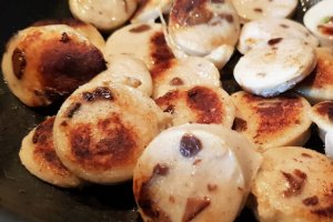 Varza de Bruxelles cu carnat la tigaie