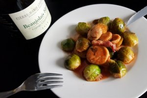 Varza de Bruxelles cu carnat la tigaie