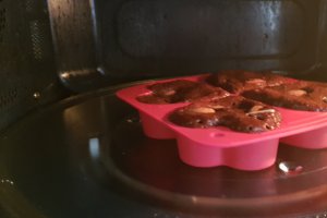 Desert mini checuri rapide cu ciocolata (reteta fara gluten, low carb)