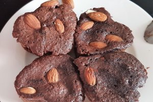 Desert mini checuri rapide cu ciocolata (reteta fara gluten, low carb)