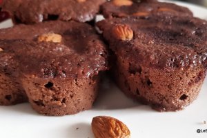 Desert mini checuri rapide cu ciocolata (reteta fara gluten, low carb)