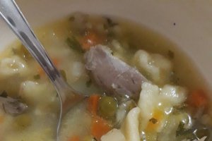 Supa de mazare cu pulpe de rata