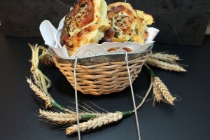 Aperitiv rulouri cu sunca, cascaval si baby spanac
