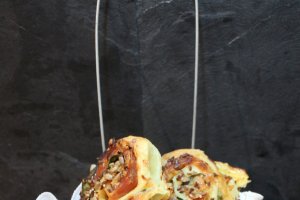 Aperitiv rulouri cu sunca, cascaval si baby spanac