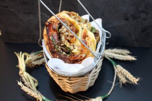 Aperitiv rulouri cu sunca, cascaval si baby spanac