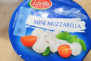 Salata cu burata, mozzarella si rosii