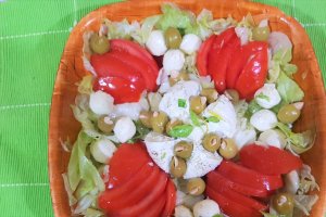 Salata cu burata, mozzarella si rosii