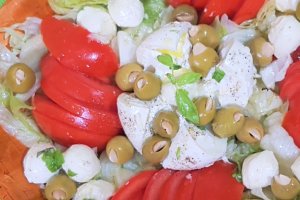 Salata cu burata, mozzarella si rosii
