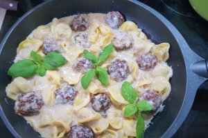 Tortellini cu perisoare si sos gongorzola