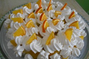Desert tort cu bezea, frisca si jeleu de portocale