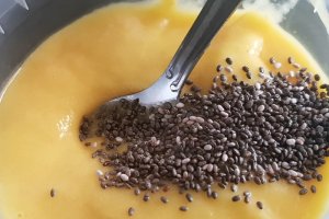 Unt din mango cu seminte de chia (fara zahar adaugat)
