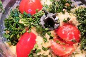 Salata de vinete cu praz, rosii si tahini