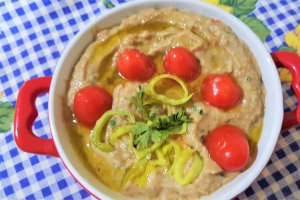 Salata de vinete cu praz, rosii si tahini
