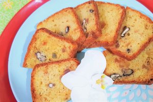 Desert chec cu iaurt, nuci si fructe confiate