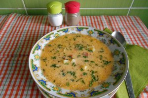 Ciorba de legume, dreasa cu smantana si acrita cu moare