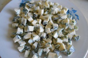 Salata Floare de nufar, cu oua, ton si branza cu mucegai