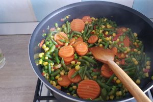Friptura de porc cu legume si orez