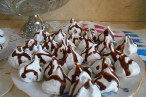 Desert bezele cu ciocolata