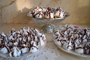 Desert bezele cu ciocolata