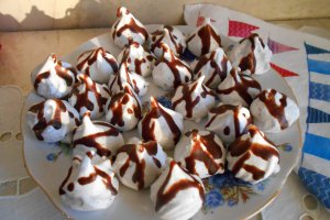 Desert bezele cu ciocolata