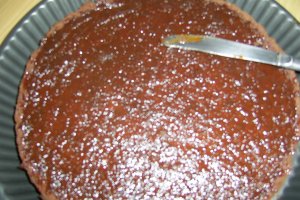Tort de piersici cu cacao