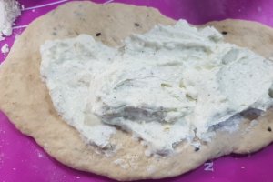 Primele mele pide cu seminte si branzeturi