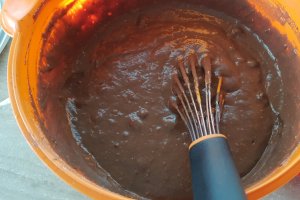 Desert negresa cu cirese negre si nuca de cocos