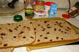 Desert prajitura cu dulceata de cirese amare si crema cu ness