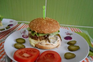 Reteta Burger de casa, un pranz perfect pentru intreaga familie