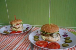 Reteta Burger de casa, un pranz perfect pentru intreaga familie