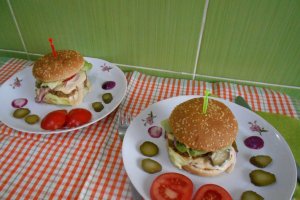 Reteta Burger de casa, un pranz perfect pentru intreaga familie