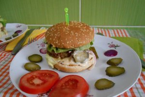 Reteta Burger de casa, un pranz perfect pentru intreaga familie