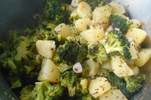 Sote de cartofi si broccoli, cu chimen