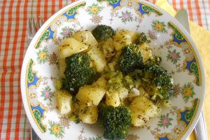 Sote de cartofi si broccoli, cu chimen
