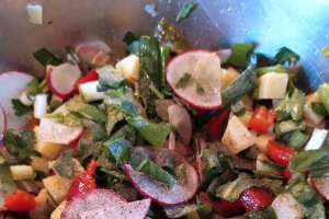 Salata Primavera cu pastrav afumat