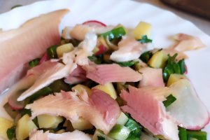 Salata Primavera cu pastrav afumat