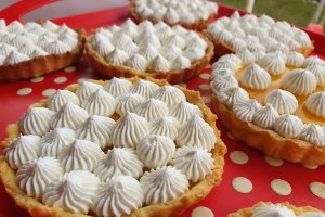 Desert tarta cu lemon curd si crema ciocolata alba