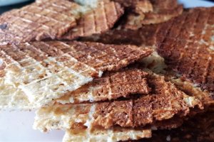 Aperitiv saratele cu cascaval si chimen / Vafe (fara gluten)
