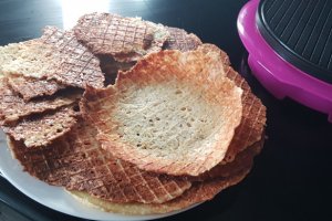 Aperitiv saratele cu cascaval si chimen / Vafe (fara gluten)