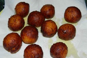 Aperitiv bulete de cartofi