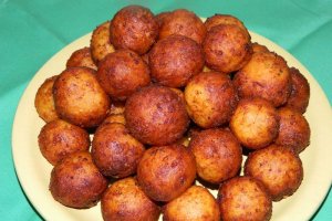 Aperitiv bulete de cartofi