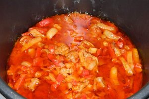 Mancare de inimi si pipote cu ceapa si ardei la Multicooker-ul Crock-Pot Express
