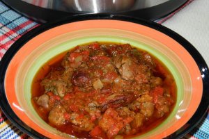 Mancare de inimi si pipote cu ceapa si ardei la Multicooker-ul Crock-Pot Express
