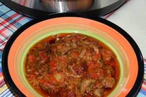 Mancare de inimi si pipote cu ceapa si ardei la Multicooker-ul Crock-Pot Express