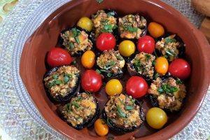 Ciuperci umplute cu cheddar si ceapa verde