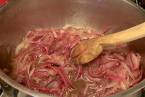 Chutney de ceapa rosie cu stafide