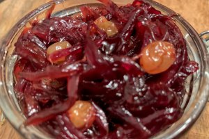 Chutney de ceapa rosie cu stafide