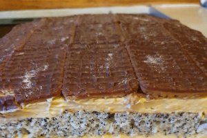 Desert prajitura cu mac, vanilie si biscuiti