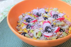 Salata de ton cu boabe de porumb