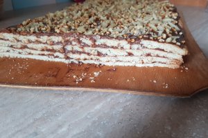 Desert prajitura cu foi si crema de ciocolata cu alune